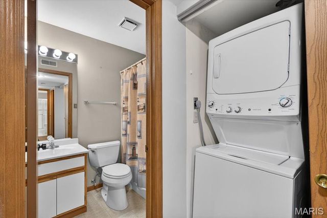 667 S Kirkwood Road 102, Kirkwood, MO 63122