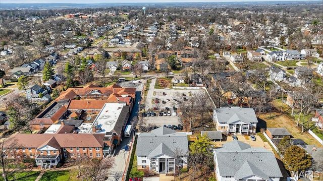 667 S Kirkwood Road 102, Kirkwood, MO 63122