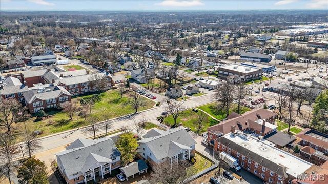 667 S Kirkwood Road 102, Kirkwood, MO 63122