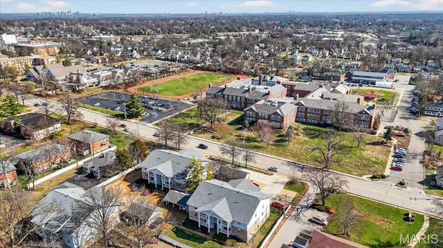 667 S Kirkwood Road 102, Kirkwood, MO 63122