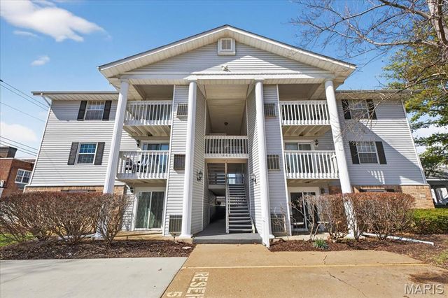 667 S Kirkwood Road 102, Kirkwood, MO 63122