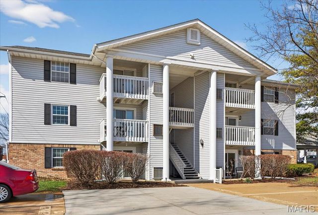 667 S Kirkwood Road 102, Kirkwood, MO 63122
