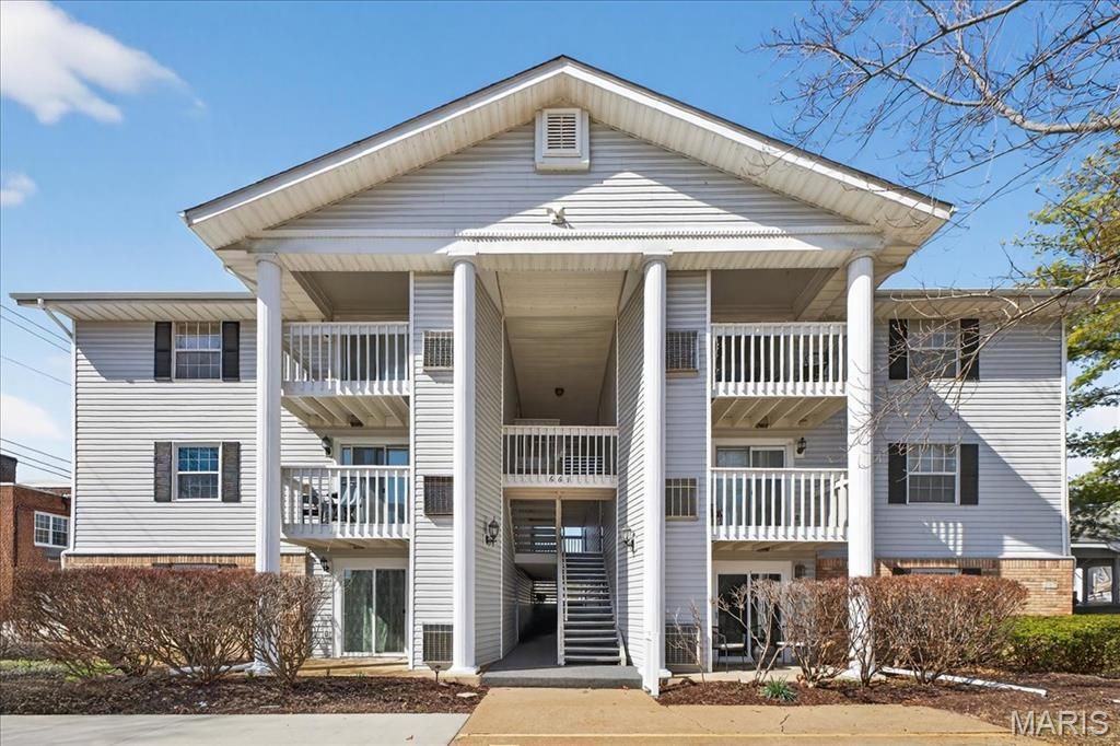 667 S Kirkwood Road 102, Kirkwood, MO 63122
