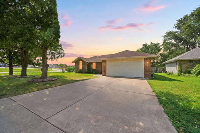 2206 W Rockwood Street, Springfield, MO 65807