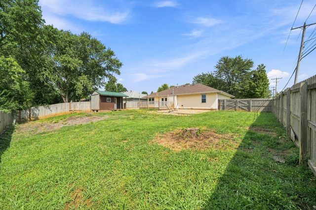 2206 W Rockwood Street, Springfield, MO 65807