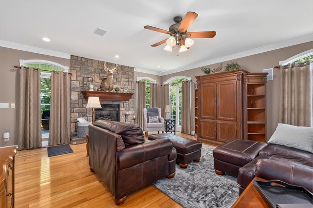102 Harbour Pointe Drive, Williamstown, KY 41097