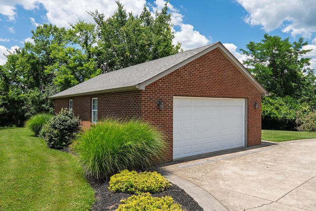 102 Harbour Pointe Drive, Williamstown, KY 41097
