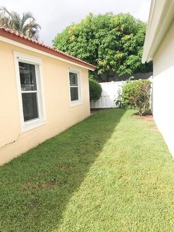 2689 Fairway Cove Court E, Wellington, FL 33414