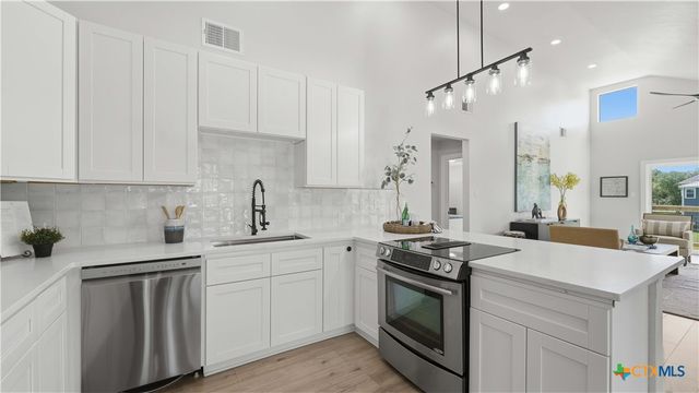 136 Lakeside Drive, Seguin, TX 78155