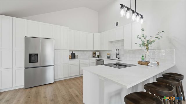 136 Lakeside Drive, Seguin, TX 78155