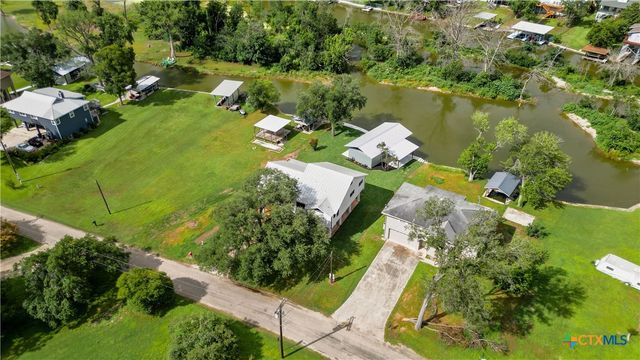 136 Lakeside Drive, Seguin, TX 78155