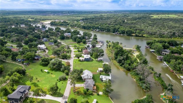 136 Lakeside Drive, Seguin, TX 78155