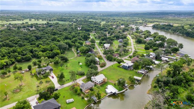 136 Lakeside Drive, Seguin, TX 78155
