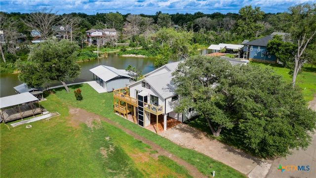 136 Lakeside Drive, Seguin, TX 78155