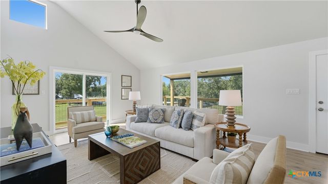 136 Lakeside Drive, Seguin, TX 78155