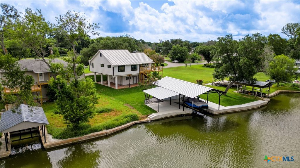 136 Lakeside Drive, Seguin, TX 78155
