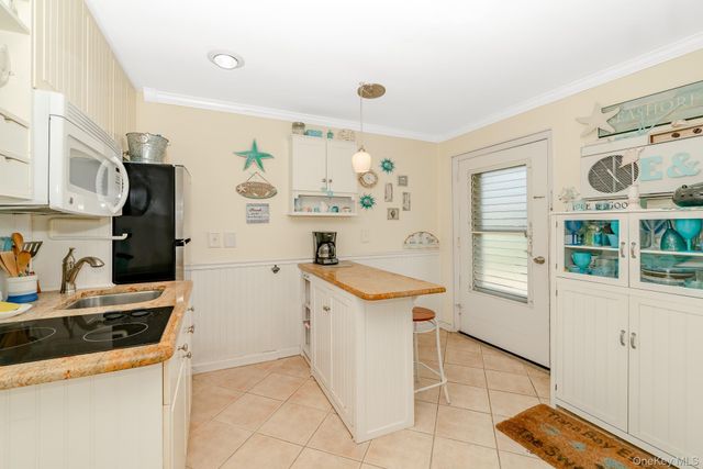 50 Rampasture Road 6, Hampton Bays, NY 11946