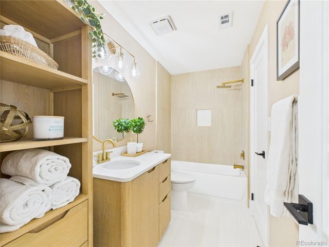 7205 S Gaylord Street G, Littleton, CO 80122