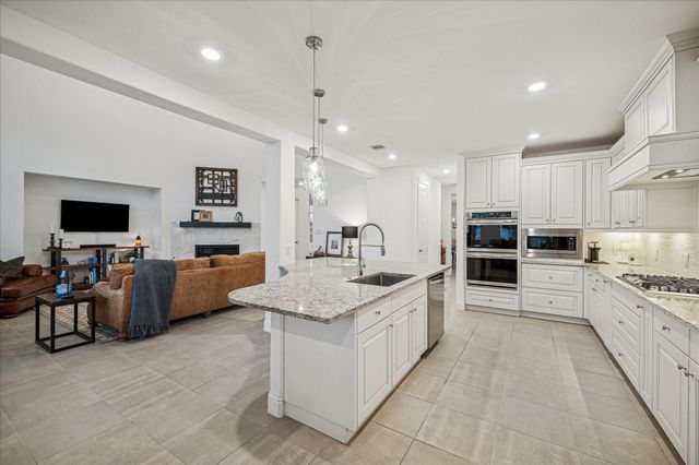 1004 Ivy Meadow Lane, Pinehurst, TX 77362