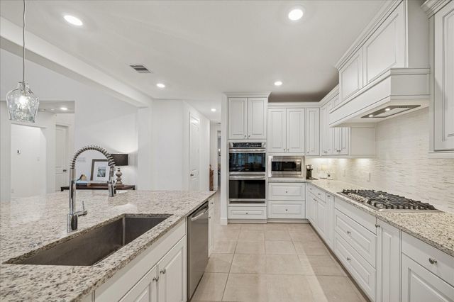 1004 Ivy Meadow Lane, Pinehurst, TX 77362