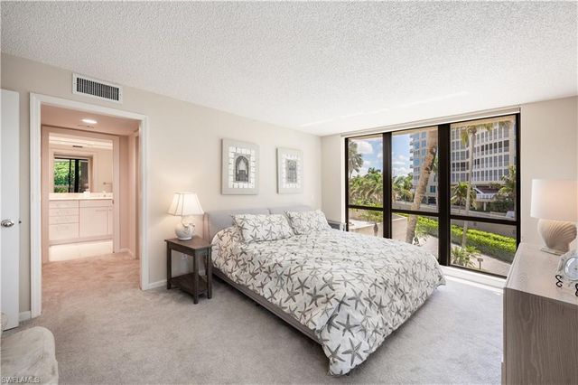 4551 Gulf Shore BLVD N 306, Naples, FL 34103