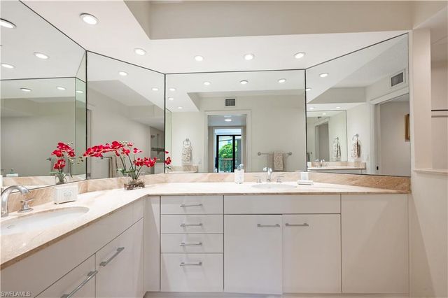 4551 Gulf Shore BLVD N 306, Naples, FL 34103