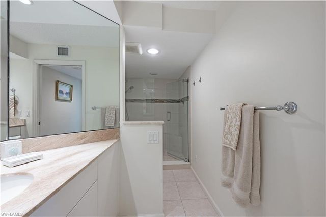 4551 Gulf Shore BLVD N 306, Naples, FL 34103