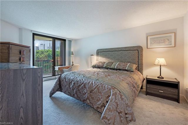 4551 Gulf Shore BLVD N 306, Naples, FL 34103