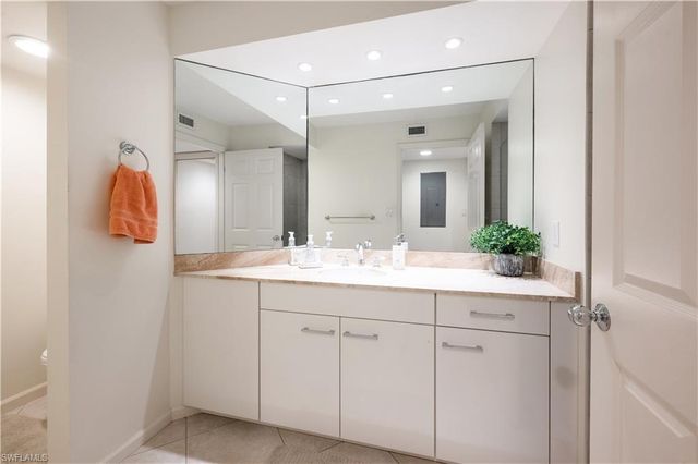 4551 Gulf Shore BLVD N 306, Naples, FL 34103