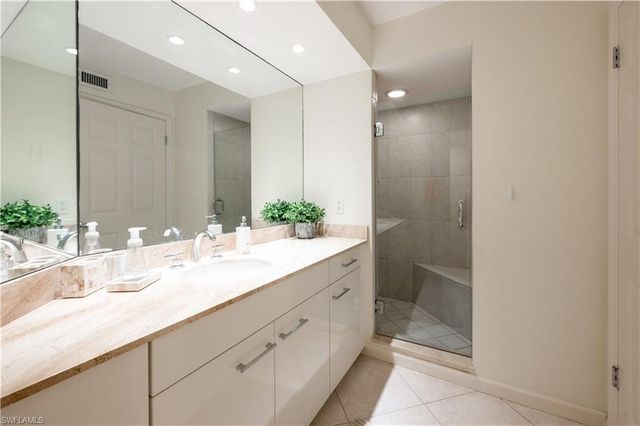 4551 Gulf Shore BLVD N 306, Naples, FL 34103