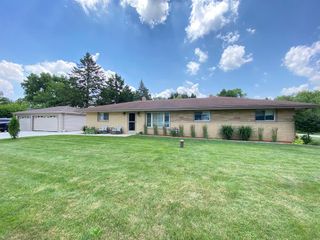 5500 S St Mary's DRIVE, New Berlin, WI 53151
