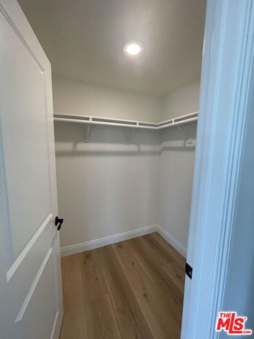 2300 N Commonwealth Avenue, Los Angeles, CA 90027