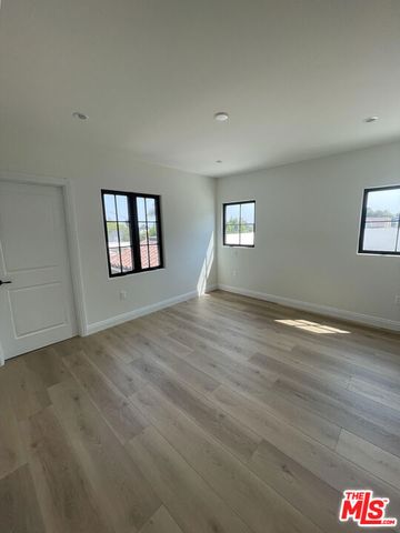 2300 N Commonwealth Avenue, Los Angeles, CA 90027