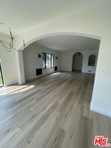 2300 N Commonwealth Avenue, Los Angeles, CA 90027