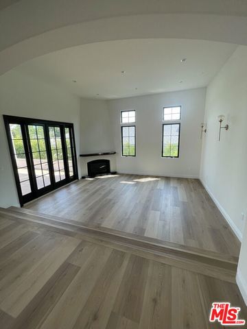2300 N Commonwealth Avenue, Los Angeles, CA 90027