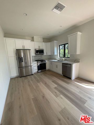 2300 N Commonwealth Avenue, Los Angeles, CA 90027