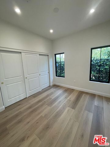 2300 N Commonwealth Avenue, Los Angeles, CA 90027