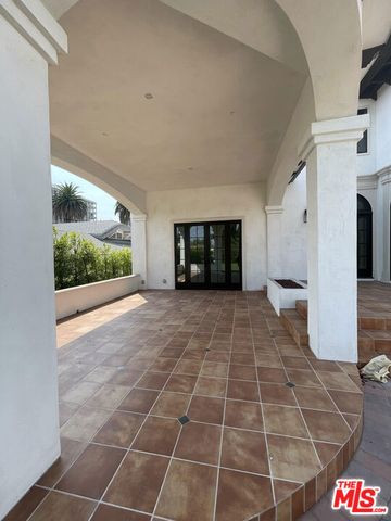 2300 N Commonwealth Avenue, Los Angeles, CA 90027