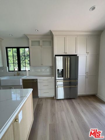 2300 N Commonwealth Avenue, Los Angeles, CA 90027