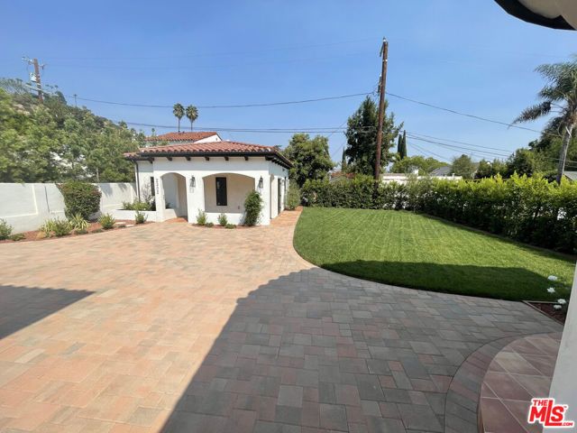2300 N Commonwealth Avenue, Los Angeles, CA 90027