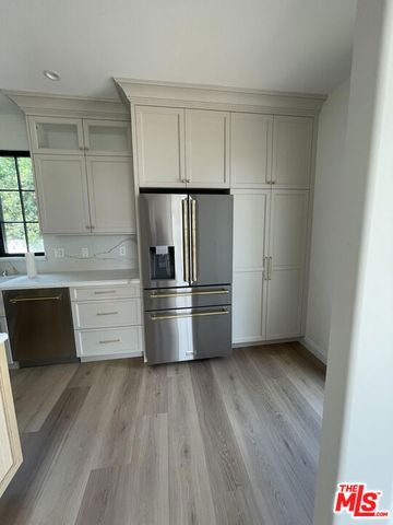 2300 N Commonwealth Avenue, Los Angeles, CA 90027