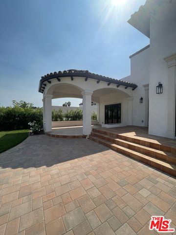 2300 N Commonwealth Avenue, Los Angeles, CA 90027
