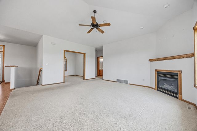 766 36th Street S, Moorhead, MN 56560