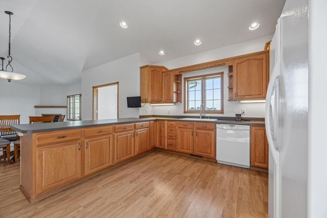 766 36th Street S, Moorhead, MN 56560