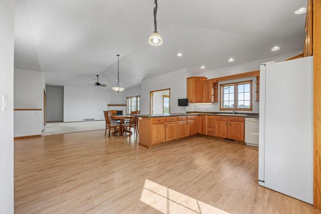 766 36th Street S, Moorhead, MN 56560