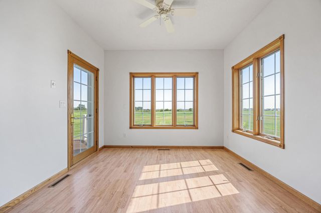 766 36th Street S, Moorhead, MN 56560
