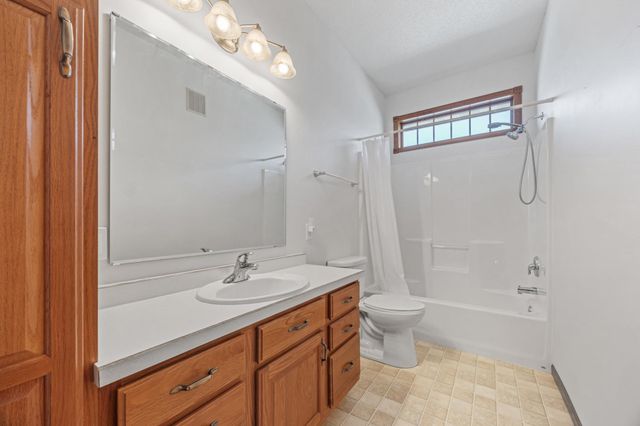 766 36th Street S, Moorhead, MN 56560