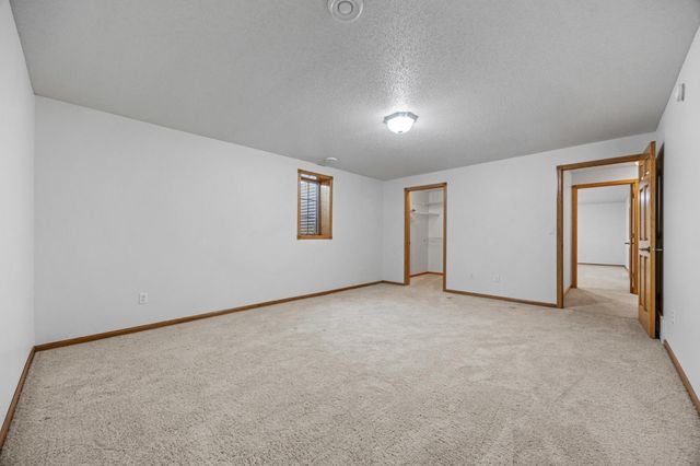 766 36th Street S, Moorhead, MN 56560