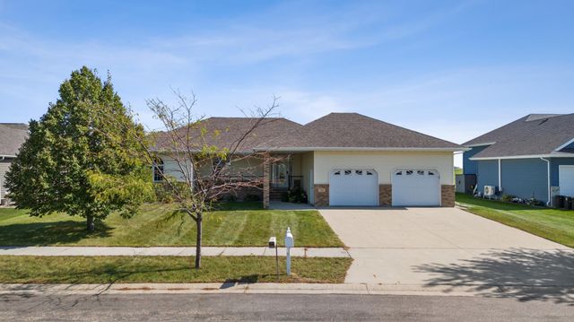 766 36th Street S, Moorhead, MN 56560