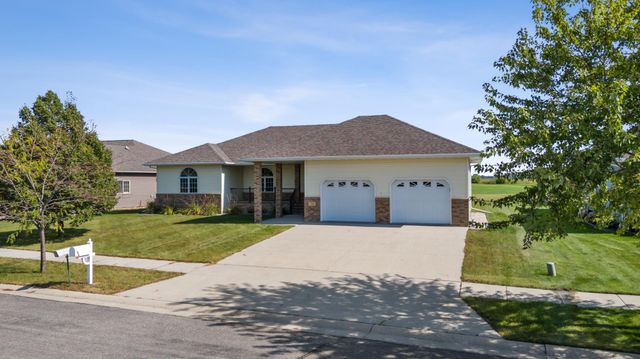 766 36th Street S, Moorhead, MN 56560